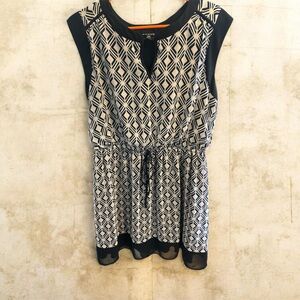 Geometric Patterned Sleeveless Top